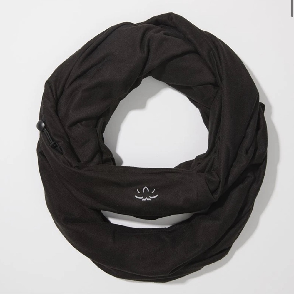 NWT BEYOND YOGA Infinity Hidden Pocket Scarf One Size Black Active Neck Wrap